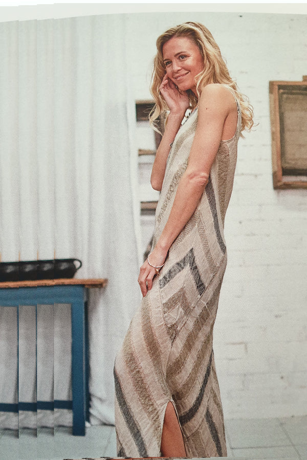 LA BOTTEGA DI BRUNELLA DRESS MAXI 100% LINEN BIAS CUT STRIPE D4021433/ LA BOTTEGA DI BRUNELLA DRESS MAXI 100% LINEN BIAS CUT STRIPE D4021433/