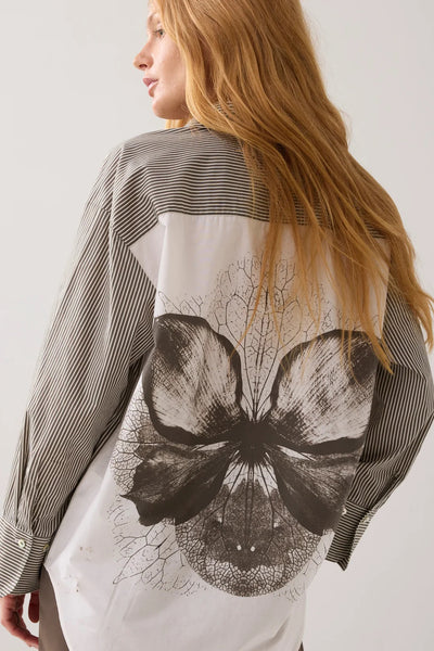 SUMMUM SHIRT CLASSIC CRISP COTTON PINSTRIPE WITH BUTTERFLY PRINT BACK 2s3347-655