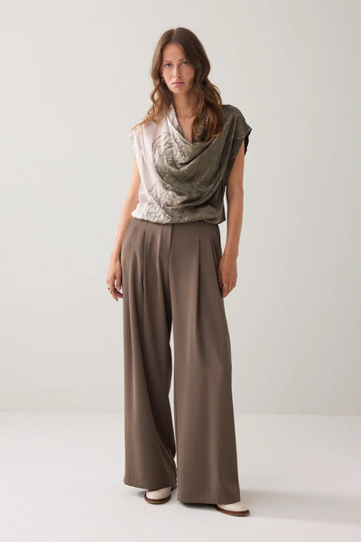 UMMUM TOP SILKY ORIENT WAVE PRINT WITH SHORT DROP SLEEVE AND DRAPE COWL NECK 2s3358-120