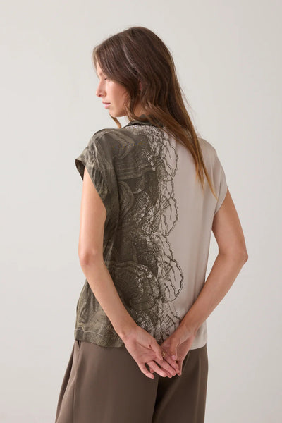 UMMUM TOP SILKY ORIENT WAVE PRINT WITH SHORT DROP SLEEVE AND DRAPE COWL NECK 2s3358-120
