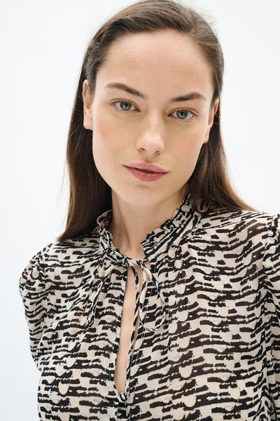 INWEAR BLOUSE RUFFLE MAO COLLAR WITH TIE COVERED BUTTONS 30110251 CESSIE