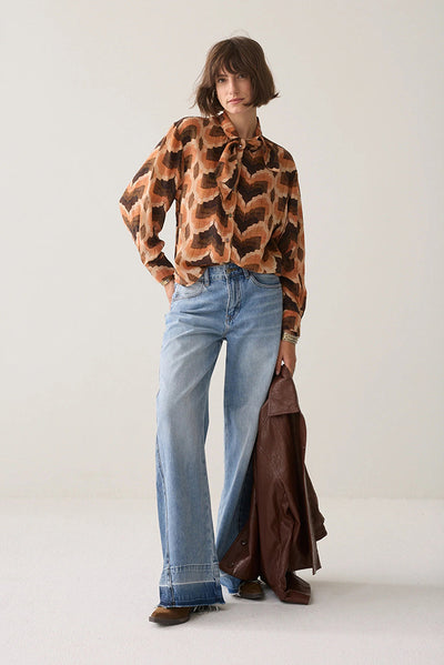 SUMMUM BLOUSE GEO PRINT WITH ASYMETRIC BUTTON NECK TIE 2s3564-12498